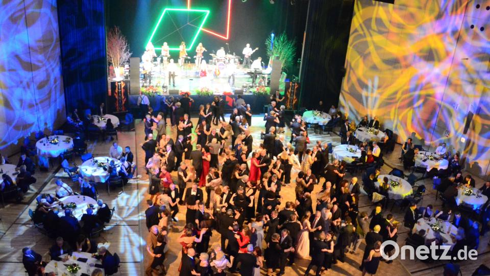 Die Max-Reger-Halle ein Rausch von Mustern und Farben. Bild: Kunz