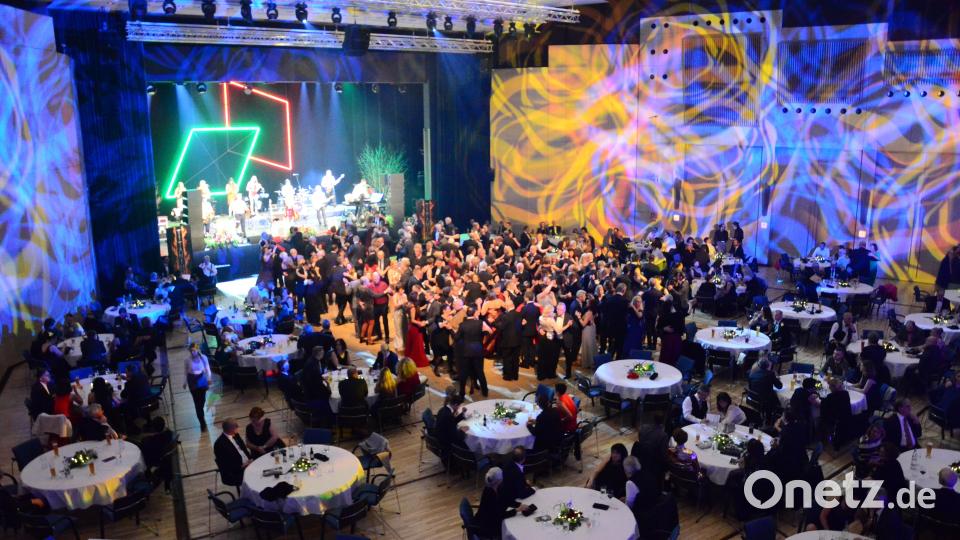 Die Max-Reger-Halle ein Rausch von Mustern und Farben. Bild: Kunz