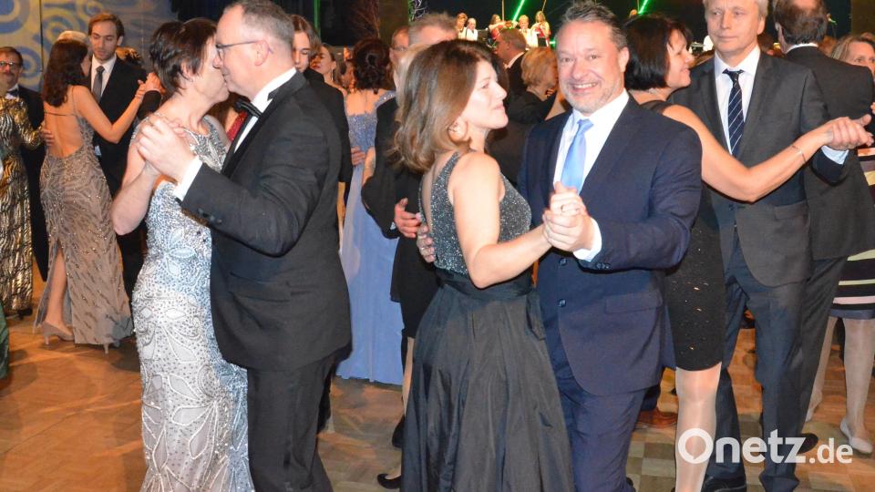 Auf die Ballbesucher warteten moderne Standards im strikten Tanzrhythmus, zeitlose Klassiker und Oldies, Rock- und Pop und auch aktuelle Partyhits. Bild: Kunz