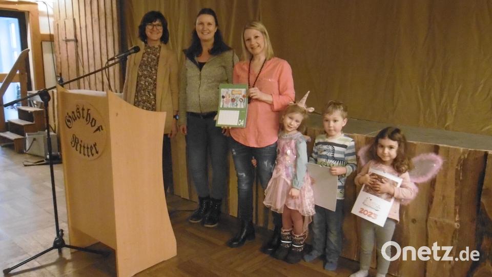 Die Klapperstörche präsentierten ihren Kalender. Bild: mma