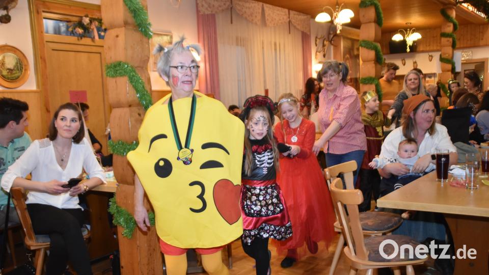 Christa Binner als &quot;gelbes Emoji&quot;. Bild: hcz