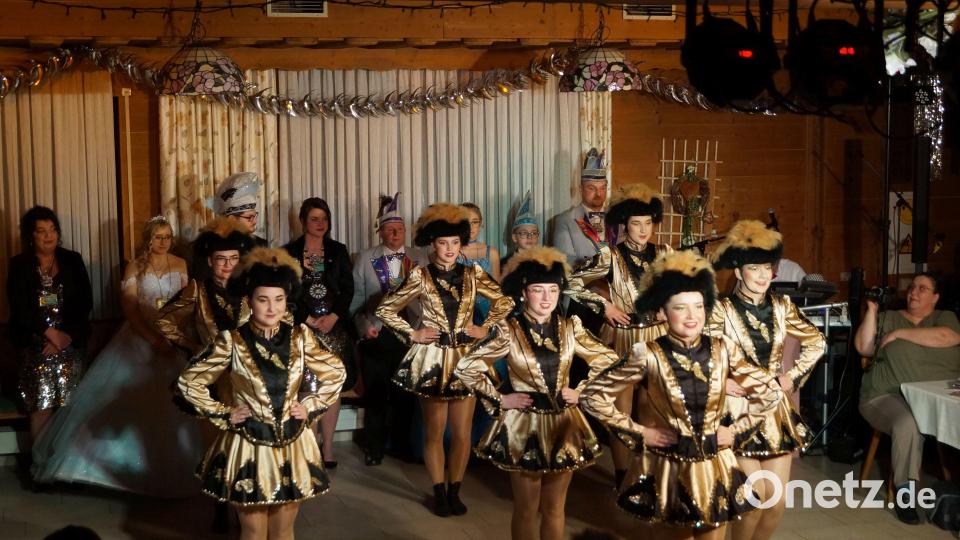 Die Prinzengarde tritt auf. Bild: Roland Frischholz/exb