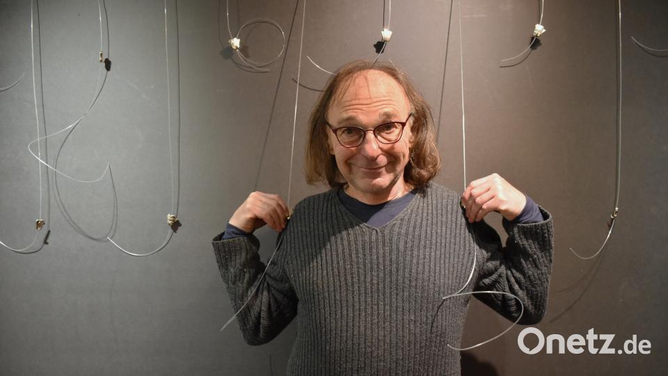 Hans Wallner ist während der Ausstellung an einem noch nicht bekannten Termin als "Kunstwerk" live erlebbar. Der 71-jährige Regensburger ist kein Kind von Traurigkeit und immer zu Scherzen aufgelegt. Bild: ubb