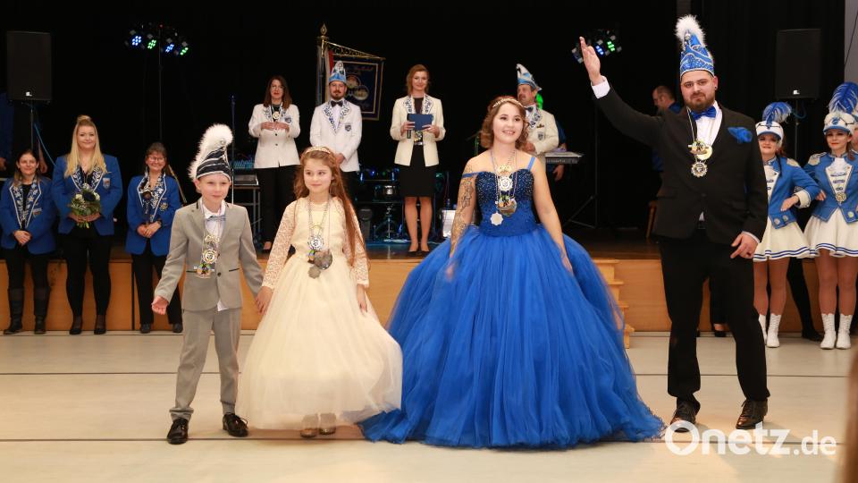 Das Prinzenpaar Anna-Sophie I. und Fabian I. sowie das Kinderprinzenpaar Emily I. und Arthur I. übernehmen in Kümmersbruck die Regentschaft. Bild: egl