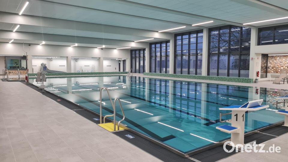 Blick in die Schwimmhalle des Makbads. Zum Jubiläum lockt ein abwechslungsreiches Programm. Bild: Stadt Marktredwitz/exb