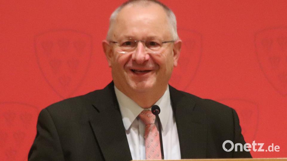 Benedikt Boßle, der Leiter der Berufsfachschule für Musik von 1984 bis 2020, zeichnete ein verbales Bild der außergewöhnlichen Karriere von Christa Mayer. Bild: mfh