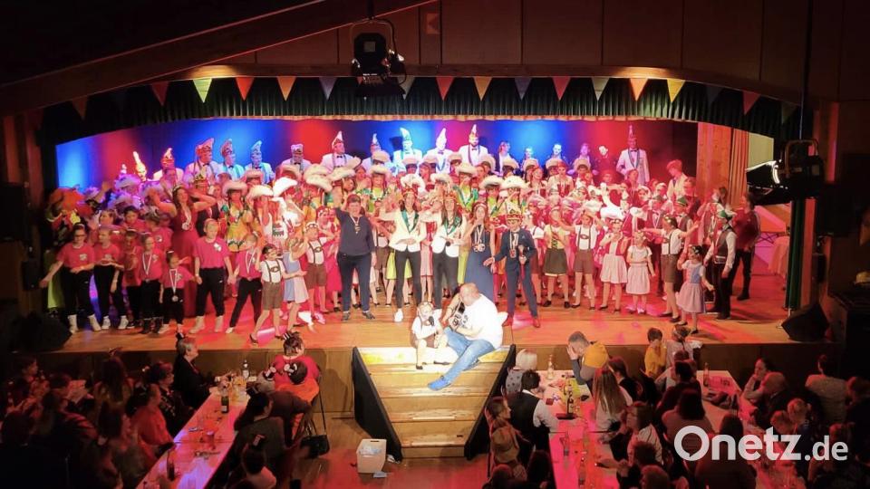 Beim großen Finale sang die erst sechsjährige Vroni Götz das Abschlusslied. Bild: Hans Kormann/exb