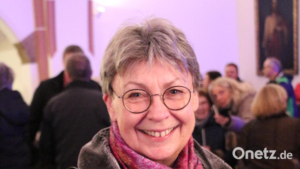 Die künftige Pfarrerin Friederike Steiner hat es sich nicht nehmen lassen, zum Konzert zu kommen und wurde mit viel Beifall begrüßt. Bild: rpp