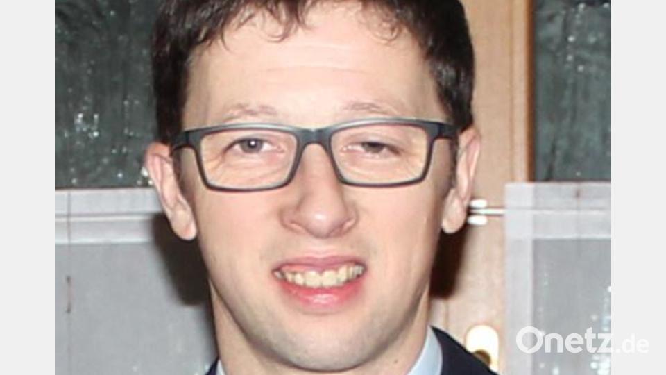 Lob und Anerkennung erfuhr Norbert Sperber für seine Leistungen in 19 Jahren als Kommandant der Feuerwehr Kirchenreinbach. Bild: ds