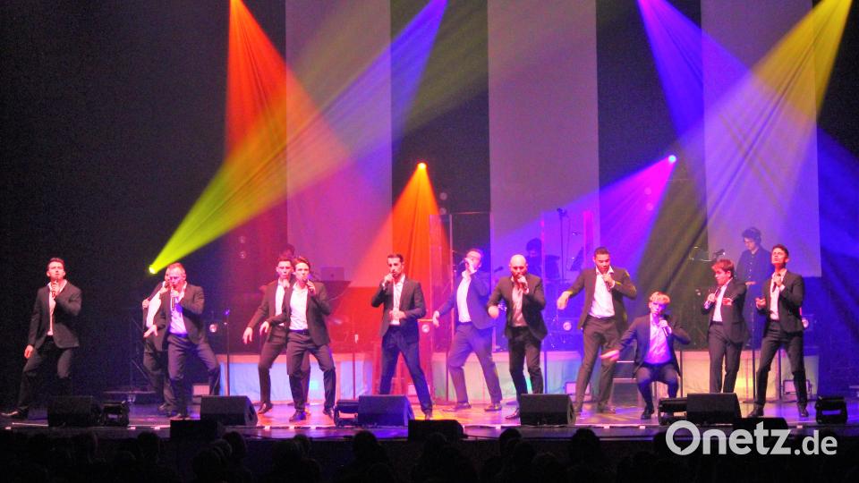 &quot;The 12 Tenors&quot; boten am Donnerstag eine mitreißende Musikshow in der Weidener Max-Reger-Halle. Bild: stg