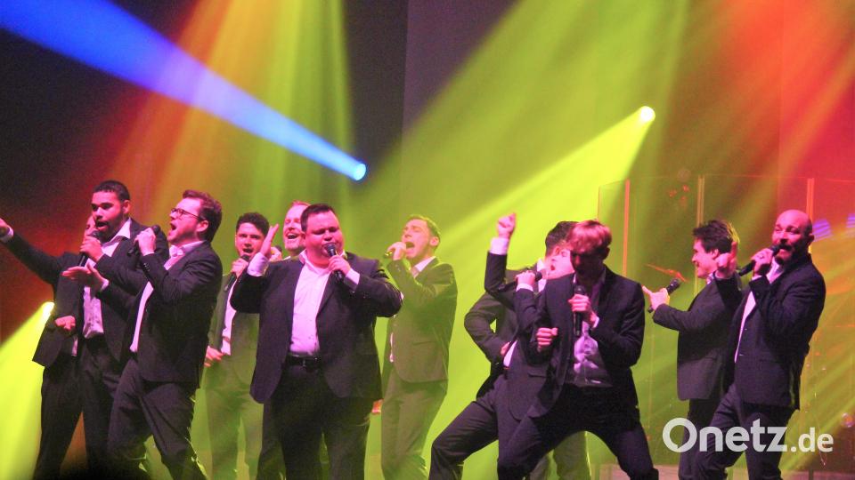 &quot;The 12 Tenors&quot; boten am Donnerstag eine mitreißende Musikshow in der Weidener Max-Reger-Halle. Bild: stg