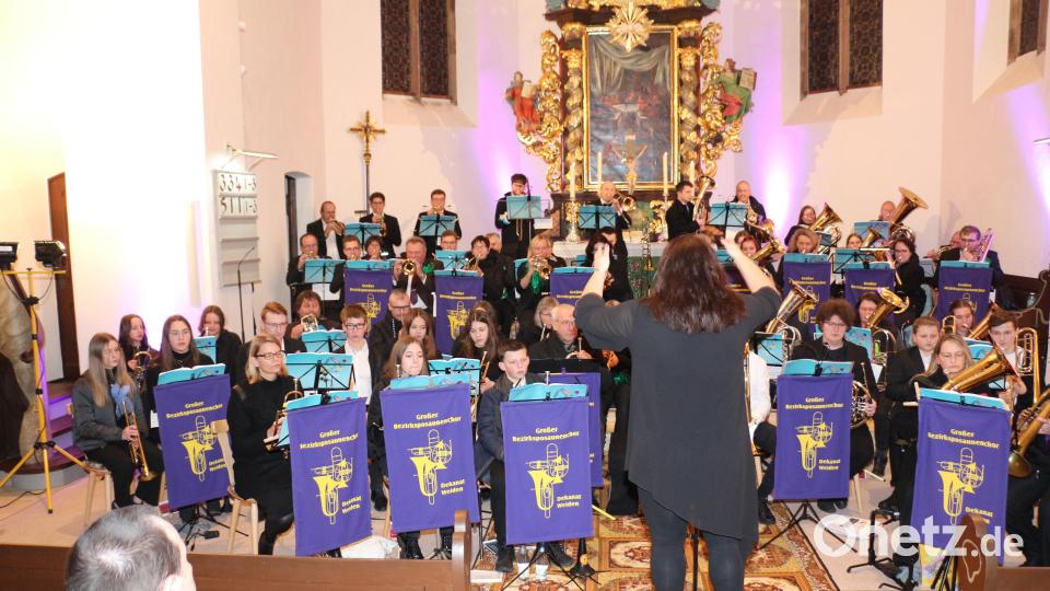 Auch die Jungbläser waren mit von der Partie. Der Evangelische Bezirksposaunenchor spielte in unterschiedlichen Besetzungen für sein Publikum. Bild: rpp