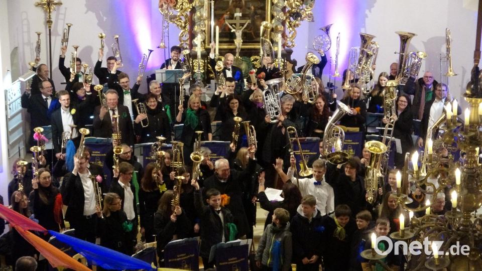 Mit dem Bläsergruß verabschiedeten sich die Musiker von ihrem Publikum. Bild: rpp