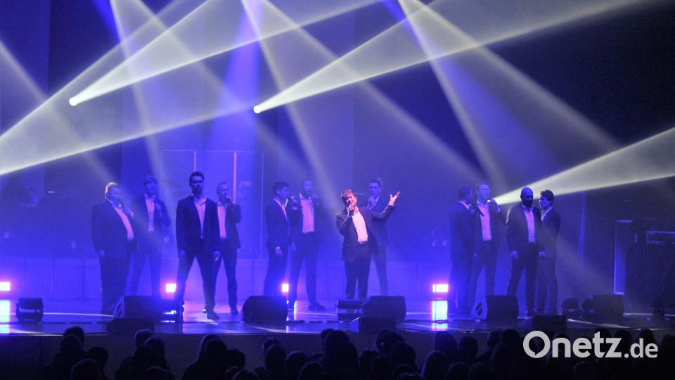 &quot;The 12 Tenors&quot; boten am Donnerstag eine mitreißende Musikshow in der Weidener Max-Reger-Halle. Bild: stg