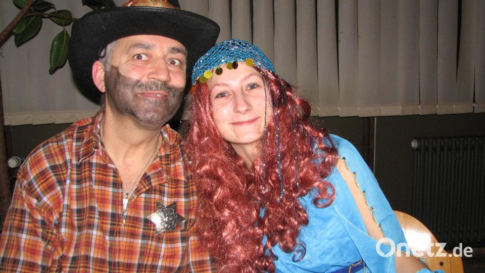 Auch Prinzessin Jasmin und Cowboy Jimmy hatten beim Ball ihren Spaß. Bild: knh