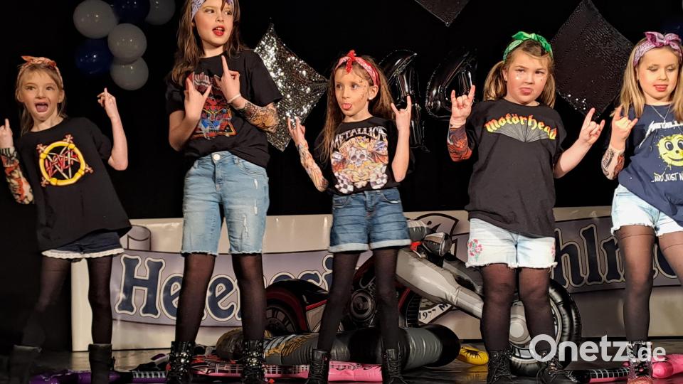 Vier Stunden unterhielt die FG Helenesia Mehlmeisel ihre Gäste bei der diesjährigen Prunksitzung. Die &quot;Minis&quot; traten als rasante Rocker auf. Bild: gis