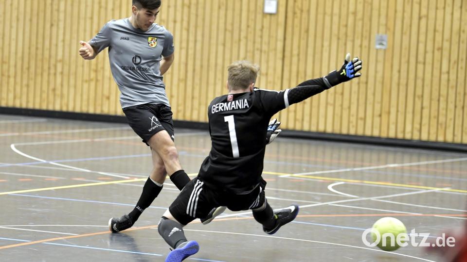 Der SC Germania Amberg (rechts) bekam es bei den Platzierungsspielen mit dem TSV Kümmersbruck (links) zu tun. Bild: Hubert Ziegler