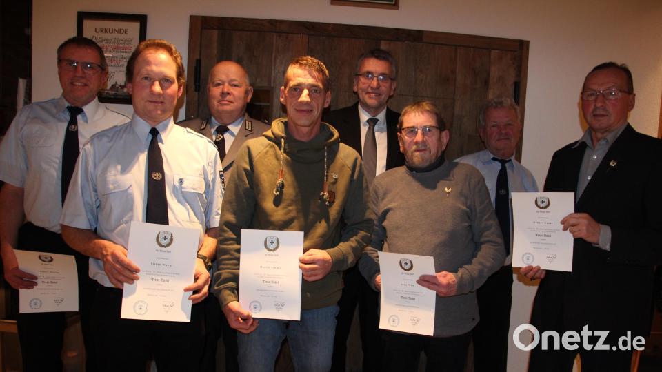 Die Soldatenkameradschaft Griesbach ehrte langjährige Mitglieder. Im Bild (von links) Thomas Häring, Stefan Wurm, Zweiter Kreisvorsitzender Josef Meisl, Martin Schmid, Bürgermeister Franz Schöner, Arno Weig, Vorsitzender Ludwig Gradl und Günter Gradl. Bild: kro