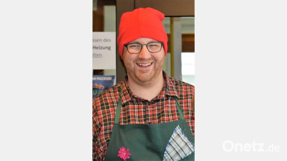 Pfarrer Daniel Fenk als Gartenzwerg Bild: rgr