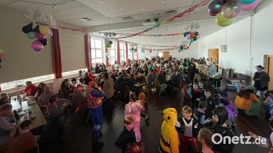 Rund 180 Besucher waren beim Kinderfasching der KLJB Bad Neualbenreuth im Tillensaal dabei. Bild: KLJB Bad Neualbenreuth/exb