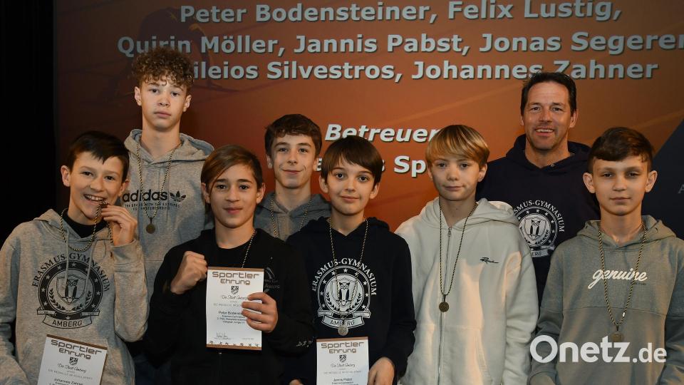 Das sind die erfolgreichen Sportler aus dem Erasmus-Gymnasium Amberg. Bild: Petra Hartl