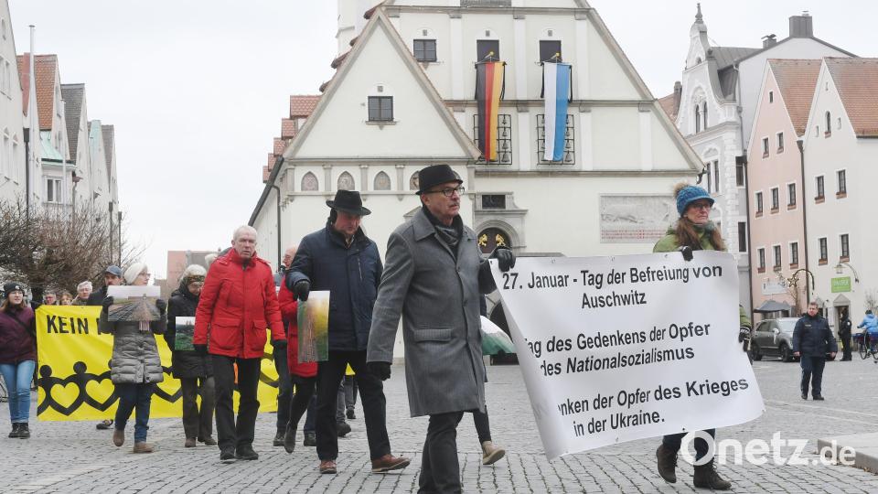 Schweigemarsch zum Tag der Befreiung. Bild: Gabi Schönberger