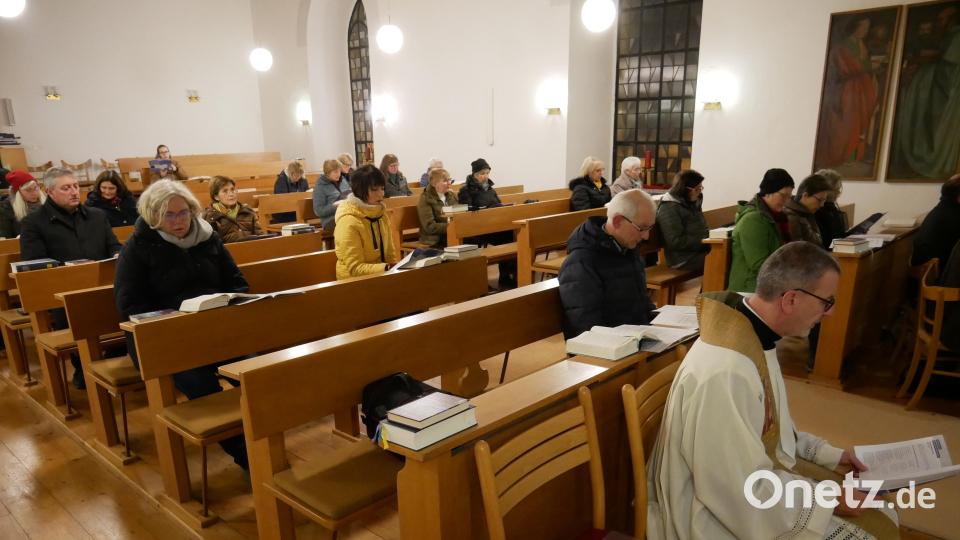 Den ökumenischen Gottesdienst in der Friedenskirche zum Abschluss der Bibelwoche gestalteten die Mitglieder der Kirchen- und Pfarrgemeinde miteinander. Bild: hmr