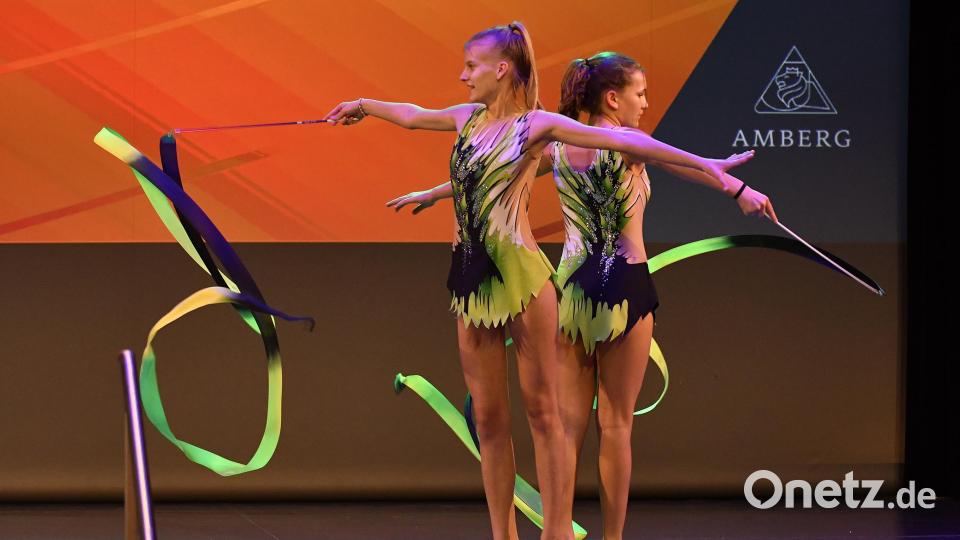 In den Pausen gab es rhythmische Sportgymnastik
von Aktiven der DJK 2002 Amberg zu sehen. Bild: Petra Hartl