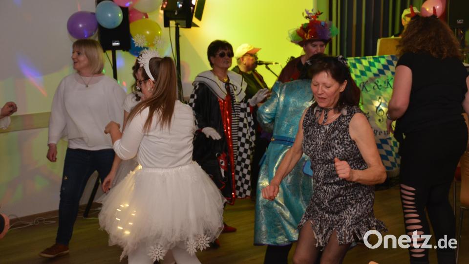 Beim Pfarrfasching ging es erstmals seit zwei Jahren wieder bei einer bunten und turbulenten Faschingssause rund. Bild: dob