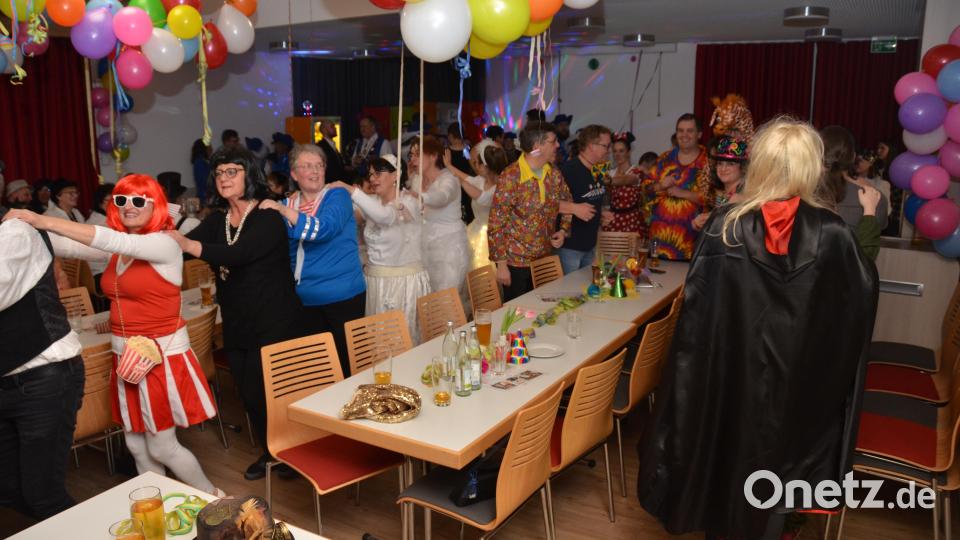 Beim Pfarrfasching ging es erstmals seit zwei Jahren wieder bei einer bunten und turbulenten Faschingssause rund. Bild: dob