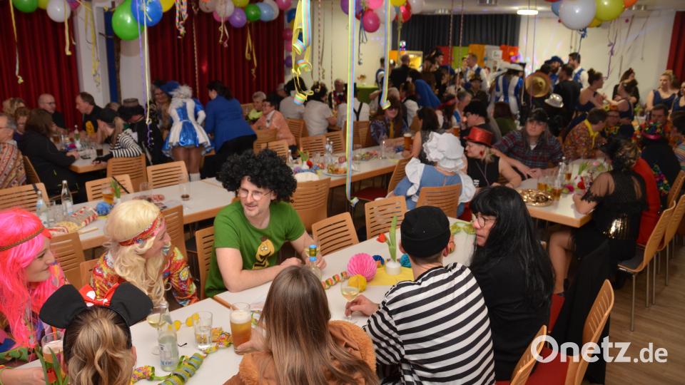 Beim Pfarrfasching ging es erstmals seit zwei Jahren wieder bei einer bunten und turbulenten Faschingssause rund. Bild: dob