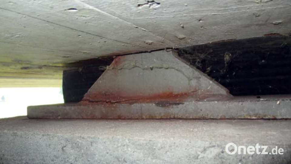 Die Beseitigung dieser und anderer Schäden an den Brücken bei Pressath erfordert eine lange Sperrung der B 470. Bild:  Staatliches Bauamt Amberg-Sulzbach/exb