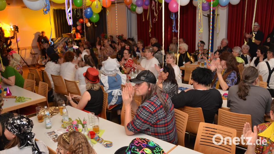 Beim Pfarrfasching ging es erstmals seit zwei Jahren wieder bei einer bunten und turbulenten Faschingssause rund. Bild: dob
