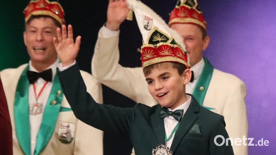 Kinderprinz Axel I. muss während der Prunksitzung ohne seine Prinzessin Jette I. auskommen. Sie war wegen Krankheit verhindert. Bild: mfh