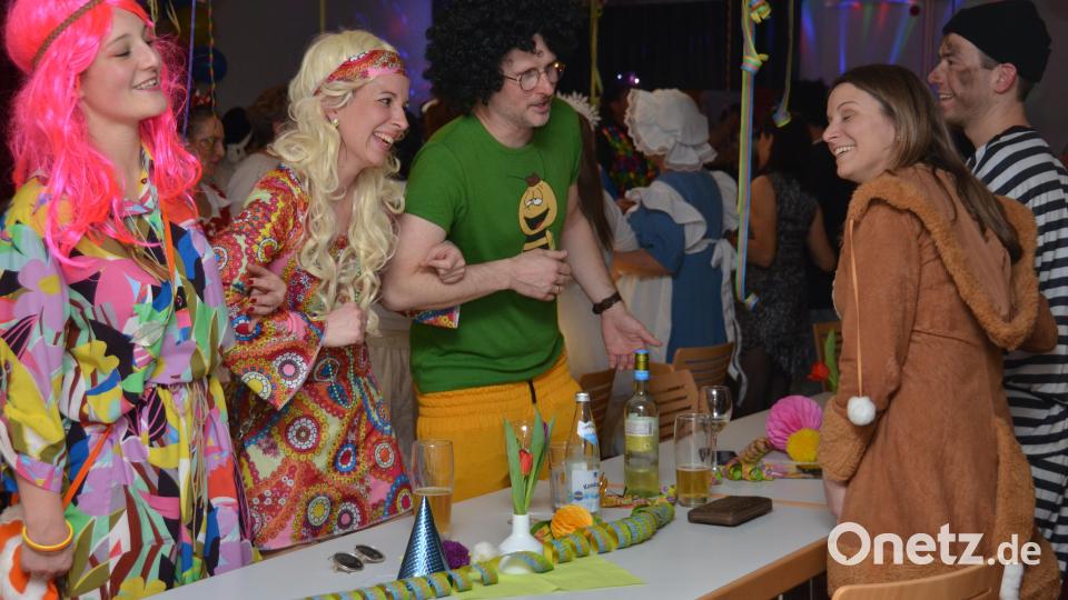 Beim Pfarrfasching ging es erstmals seit zwei Jahren wieder bei einer bunten und turbulenten Faschingssause rund. Bild: dob
