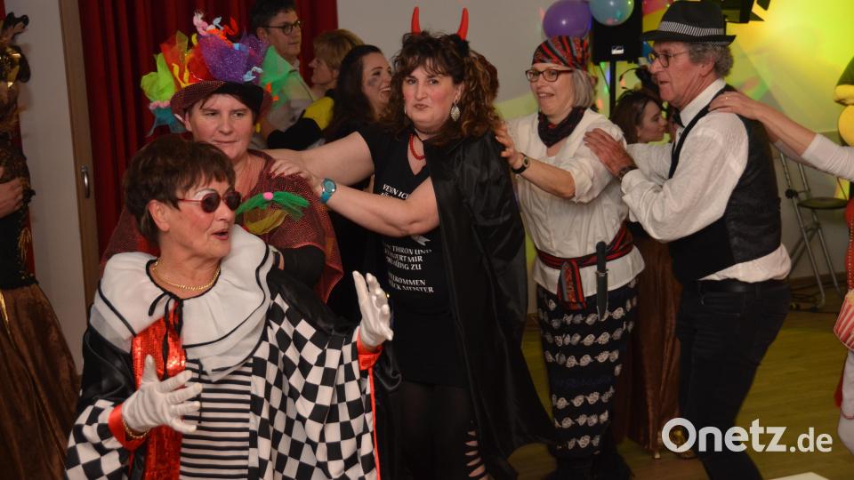Beim Pfarrfasching ging es erstmals seit zwei Jahren wieder bei einer bunten und turbulenten Faschingssause rund. Bild: dob