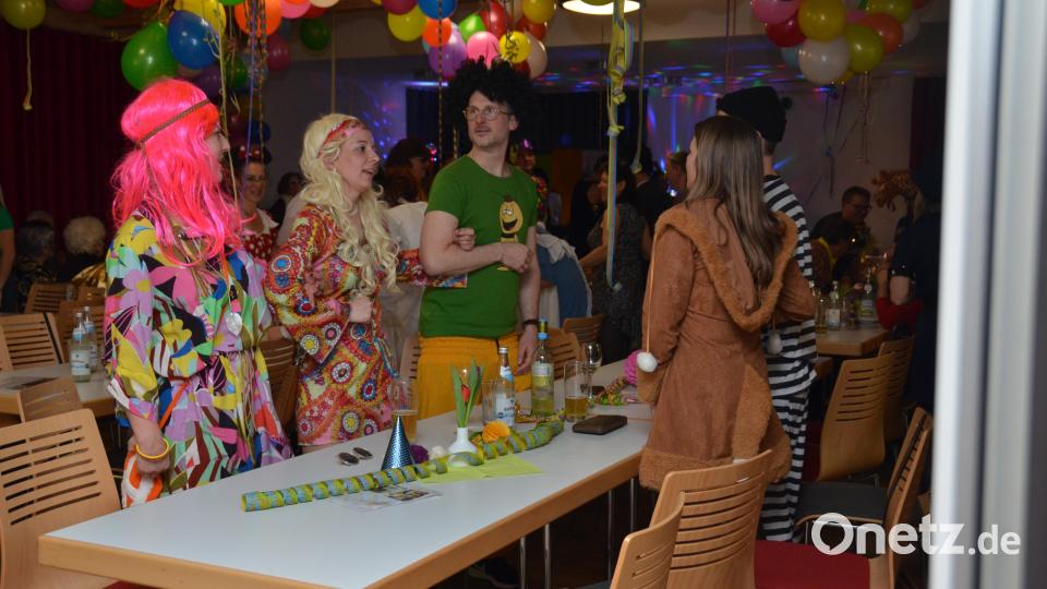 Beim Pfarrfasching ging es erstmals seit zwei Jahren wieder bei einer bunten und turbulenten Faschingssause rund. Bild: dob