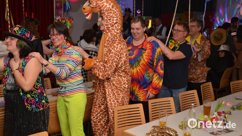 Beim Pfarrfasching ging es erstmals seit zwei Jahren wieder bei einer bunten und turbulenten Faschingssause rund. Bild: dob