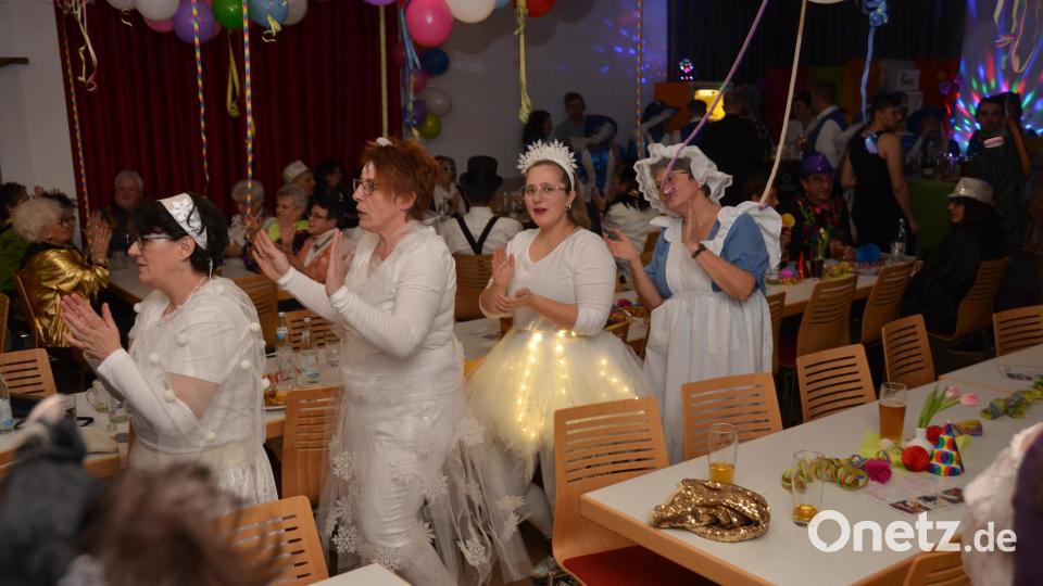 Beim Pfarrfasching ging es erstmals seit zwei Jahren wieder bei einer bunten und turbulenten Faschingssause rund. Bild: dob