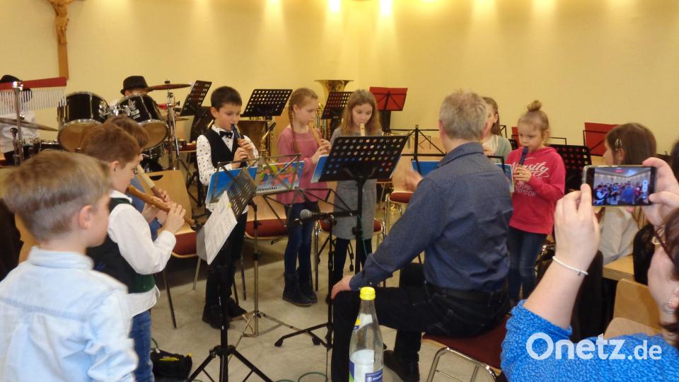 Herrmann Lößl mit seiner Blockflötengruppe Bild: amö