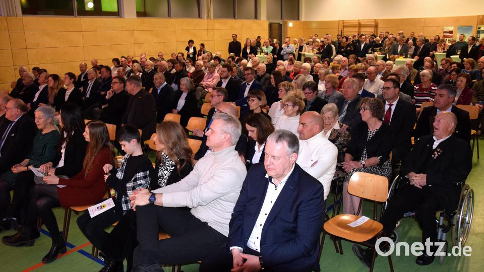 Über 300 Gäste konnte Bürgermeister Erich Meidinger zum Jahresempfang seiner Gemeinde Ebermannsdorf im DomCom willkommen heißen. Bild: bö