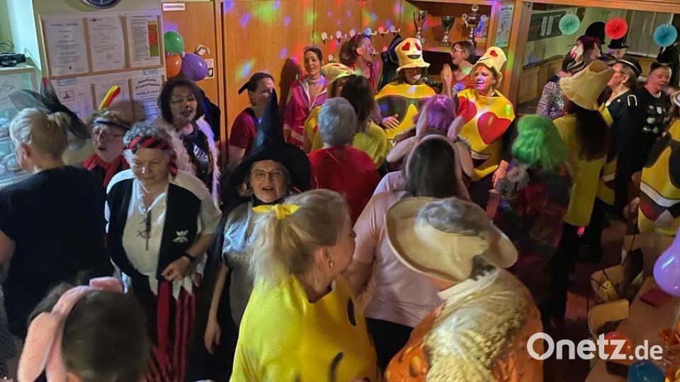 Eindrücke vom Weiberfasching des SV Loderhof/Sulzbach. Bild: dod