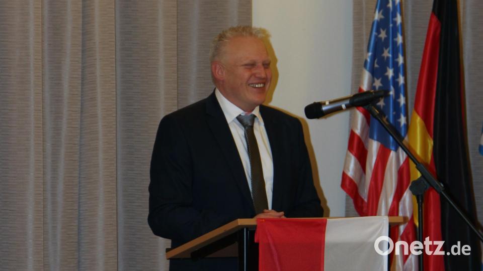 Bürgermeister Jürgen Kürzinger bei seiner Rede zum Neujahrsempfang. Bild: lep