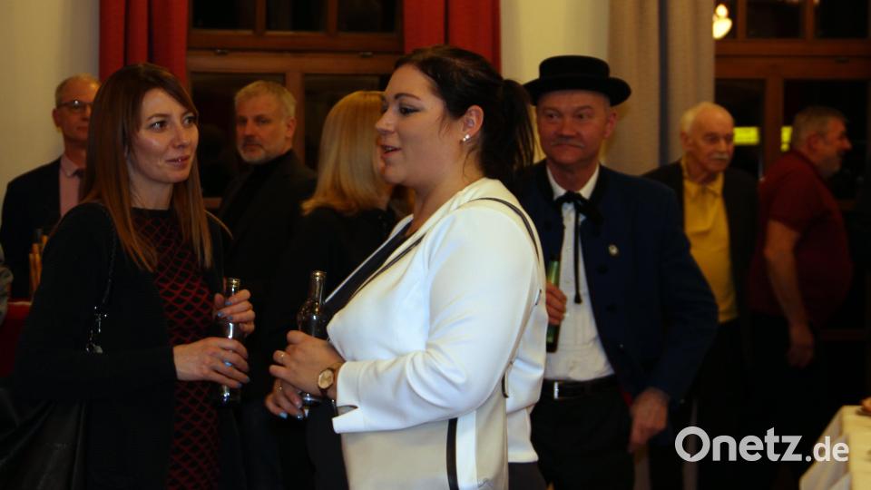 Nach dem offiziellen Teil klang der Neujahrsempfang in gemütlicher Runde mit leckeren Häppchen, Wein, Getränken sowie angenehmen Gesprächen aus. Bild: lep
