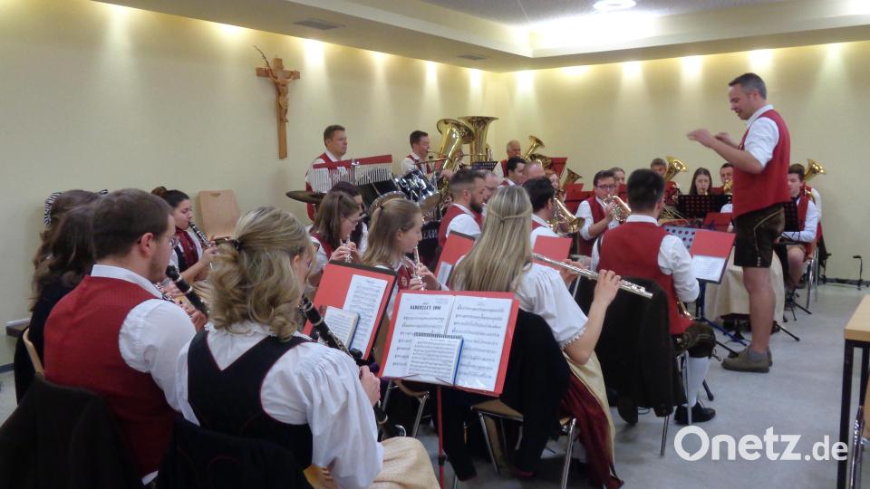 Die Gesamtkapelle bei ihren Abschlusskonzert Bild: amö