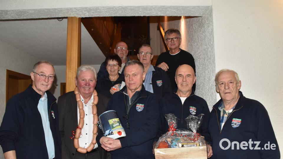 Die Gewinner mit Schießwart Bernhard Kellner (rechts). Bild: hcz