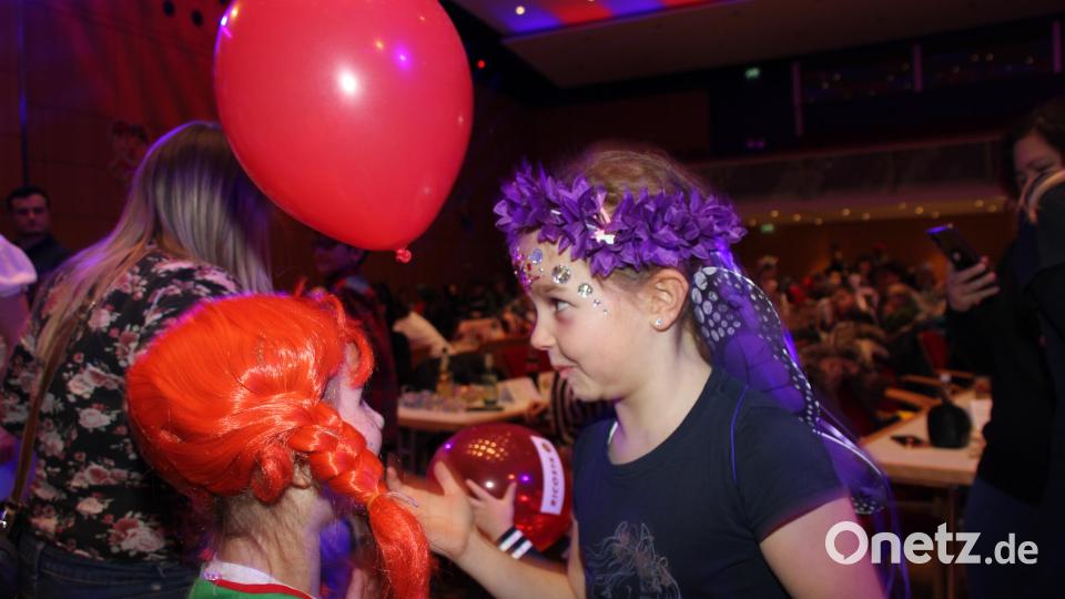 Der Luftballontanz sorgte bei den kleinen Gästen des Kinderfaschings für einen Heidenspaß. Bild: ads