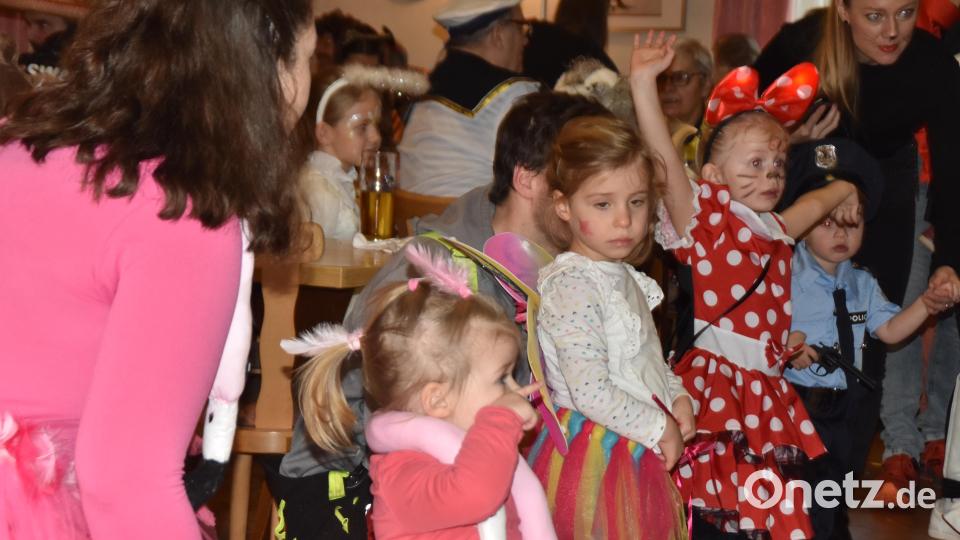Fantasievolle Masken prägten das Bild beim Kinderfasching der Altbayrischen. Bild: hcz
