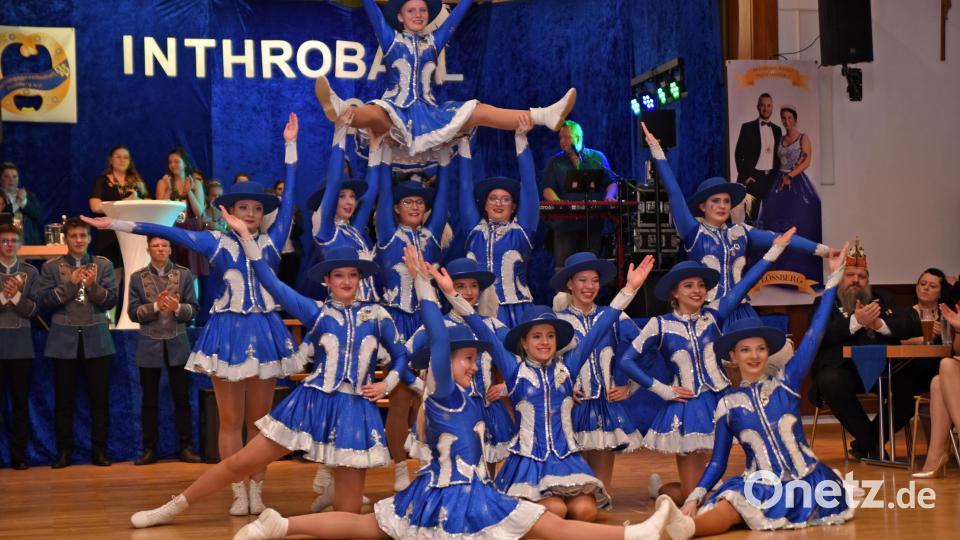 Neben den Gardemärschen der Kinder-, Jugend- und Prinzengarde, gab es Schautänze in farbenprächtigen und originellen Kostümen zu bestaunen. Im Bild die Prinzengarde bei ihrem Marsch. Bild: gb