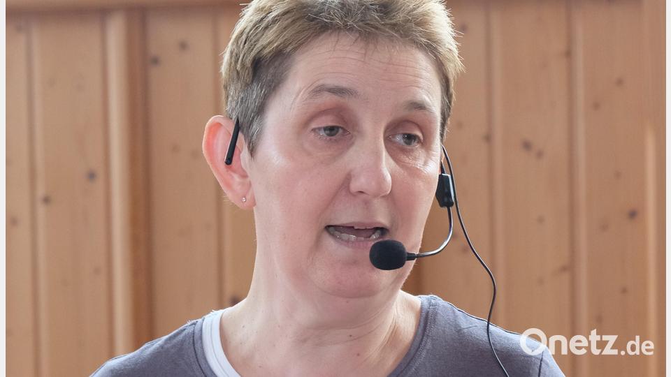 &quot;Feinschmecker sein ist ein hartes Los&quot;. Frauenbund-Sprecherin Manuela Nickl bei der Büttenrede. Bild: do